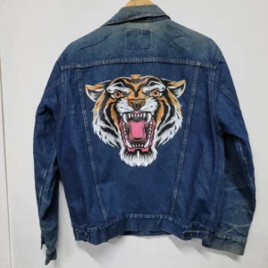 Tiger Customized Vintage Denim Trucker Jacket – 80s/90s Style